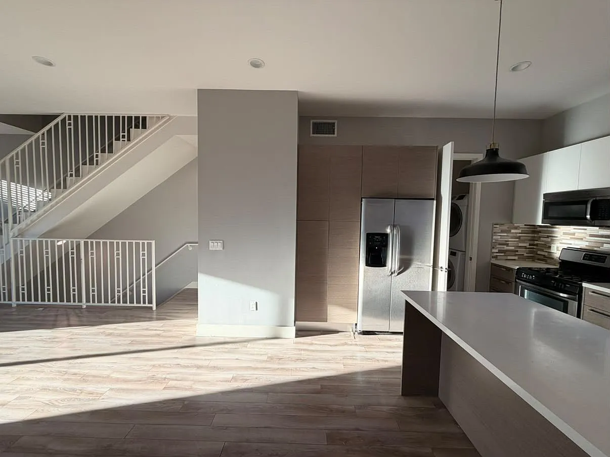 3 bed, 2.5 bath, 1671 sqft, $4,850 — Photo 2
