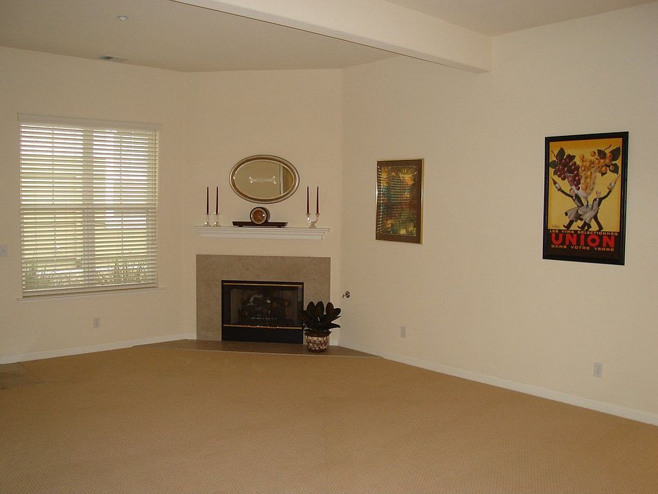 Generous living rm, toasty fireplace
