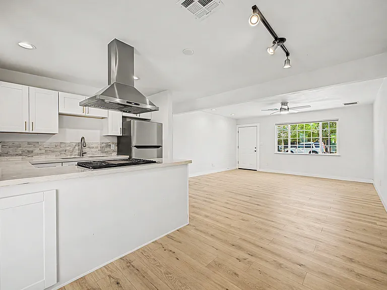 2526 W Orchid Ln — Photo 10