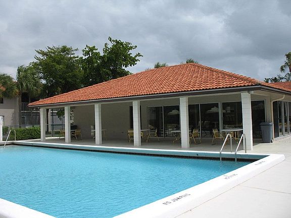 Pool/Clubhouse