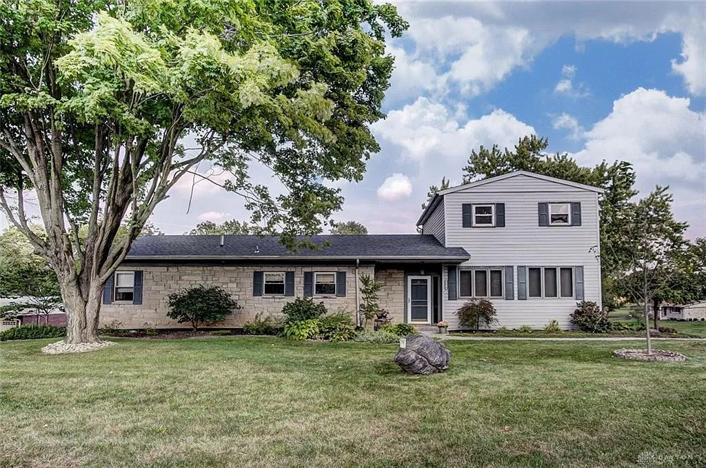 3024 E Leffel Ln photo 1