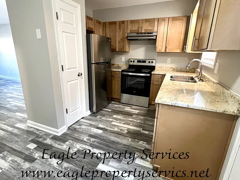 914 & 916 W Crawford St — Photo 1