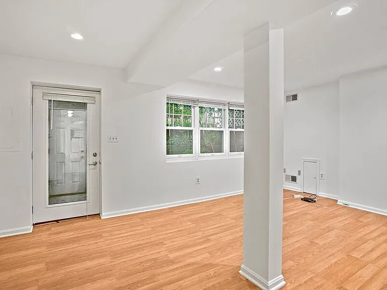 2641 Woodley Pl NW #BASEMENT — Photo 4