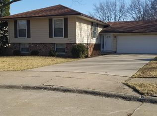 1417 W 58th Ct, Davenport, IA 52806