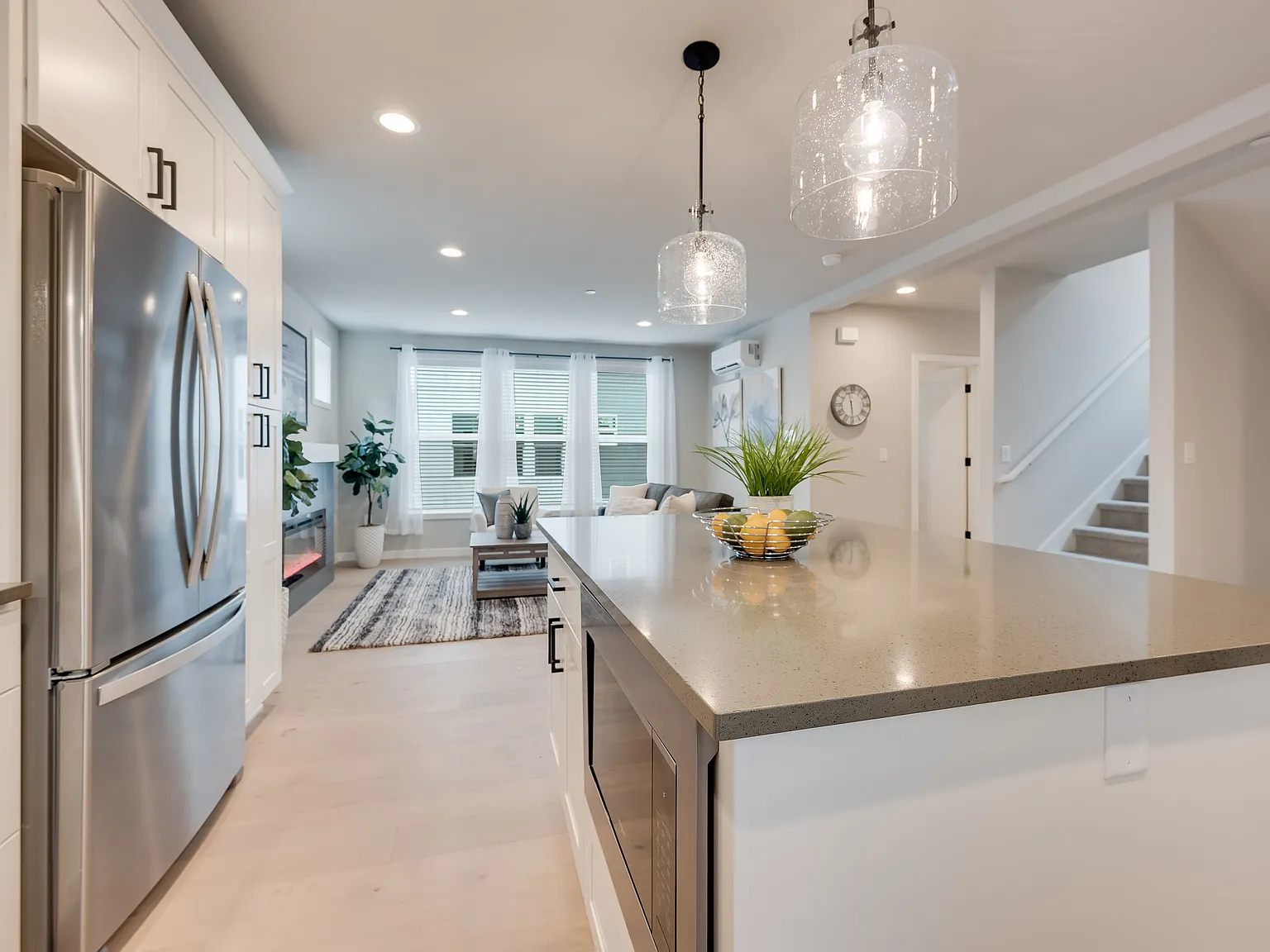 3 bed, 2.5 bath, 1861 sqft, $3,695 — Photo 4