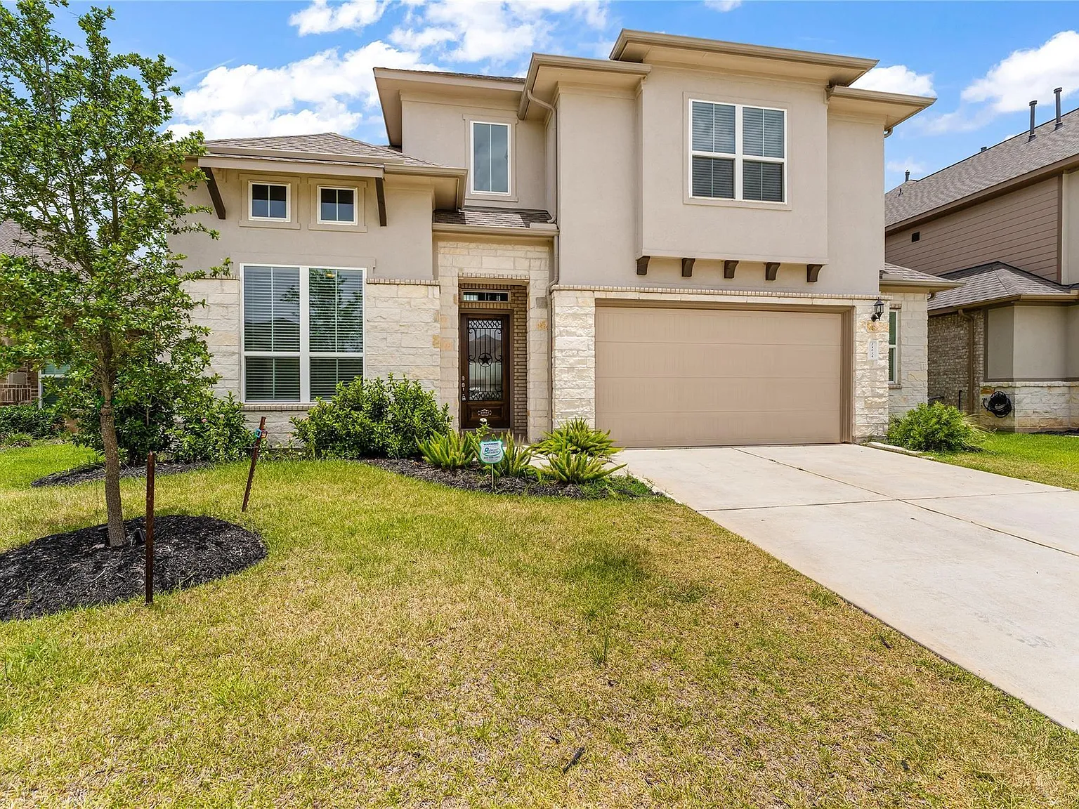 4 bed, 4.5 bath, 3634 sqft, $3,650 — Photo 2