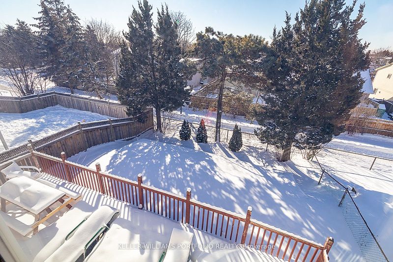 Ajax House for rent - 5 Bedrooms — photo 36