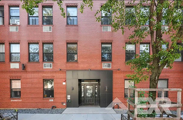 Rented by EXR | media 20