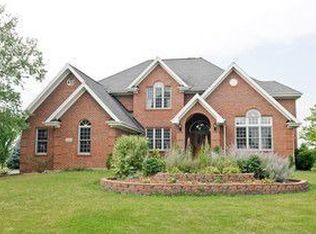 206 Mooregate Trl, Hawthorn Woods, IL 60047