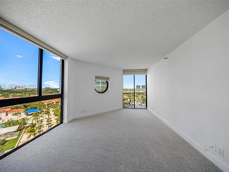 3610 Yacht Club Dr #1016 — Photo 30