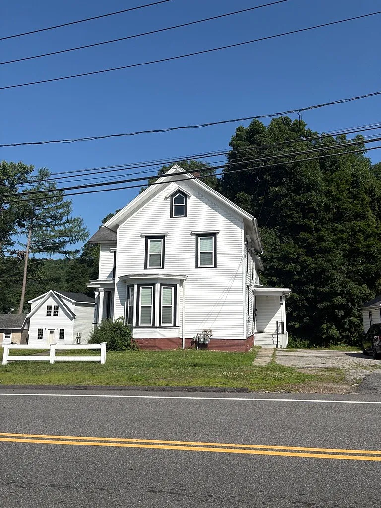 2 bed, 1125 sqft, $1,900 — Photo 1