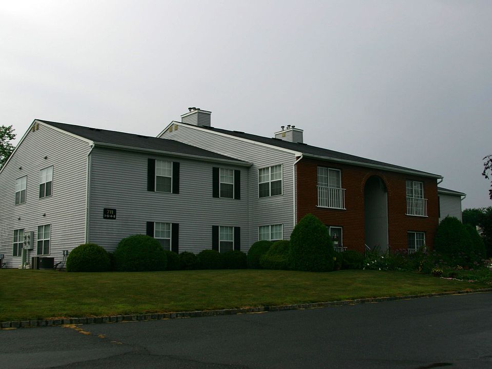 1st image of 711-1 Zlotkin Cir