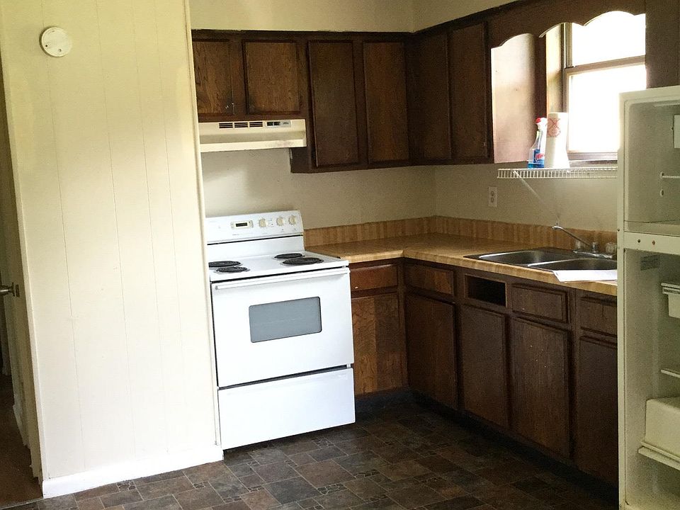 2nd image of 1028 Britton Springs Rd