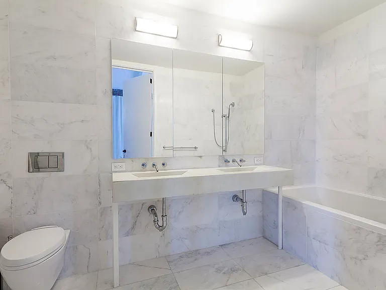 130 E 7th St #5 — Photo 8