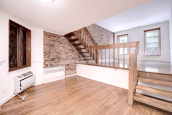 Rented by Urbane Brokerage | media 28