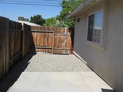 4th image of 5205 S H St #2