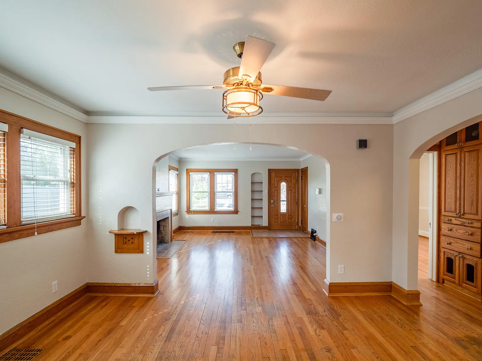 3 bed, 2.5 bath, 1350 sqft, $2,450 — Photo 2