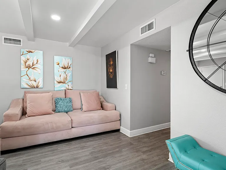 648 E Tam Oshanter Dr — Photo 6