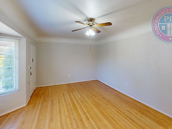 3rd image of 2222 NE Pacific St #A-m