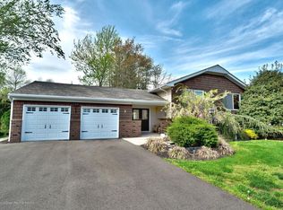 2 Sussex Pl, Manalapan, NJ 07726