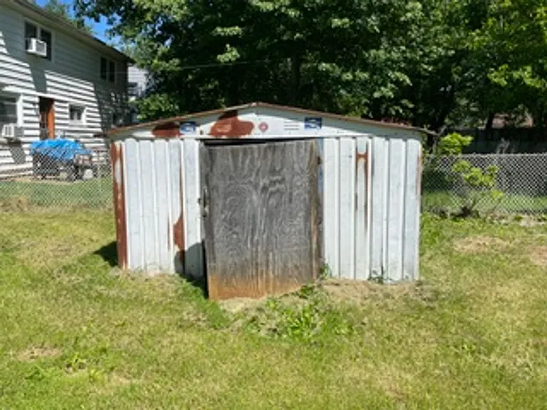 2056 McKinley Ave — Photo 16