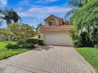 9194 Greenbrier Ct, Davie, FL 33328