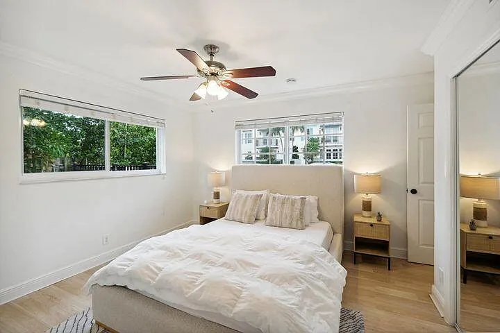 49 SE 7th Ave #1 — Photo 3