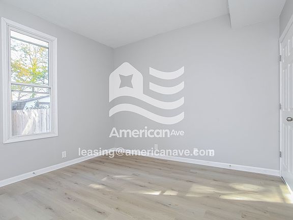 724645_005_wm_-_main_bedroom_13316399.jpg