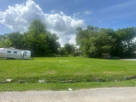 5th image of 2625 Waycross Ave
