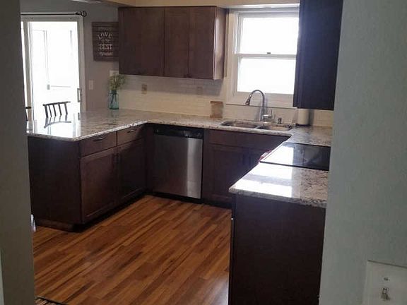 3rd image of 952 6th Ave N