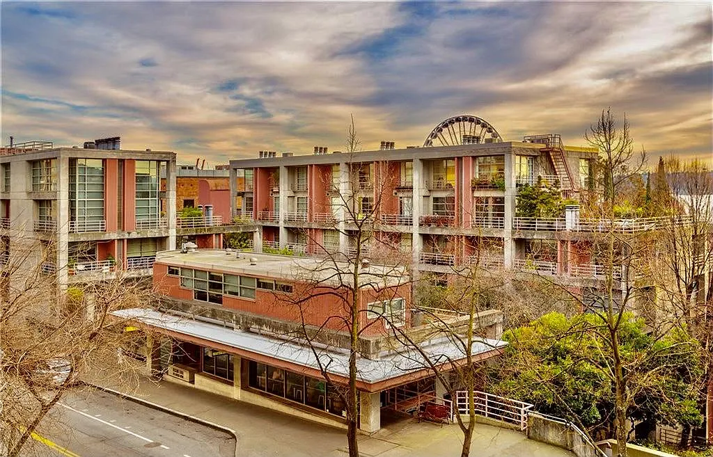Hillclimb Court - 2 bed 2 bath waterfront condominium - 2 bedrooms + den — Photo 4