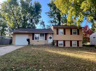 5325 SW 31st St, Topeka, KS 66614