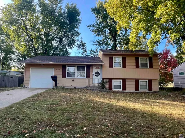 5325 SW 31st St, Topeka, KS 66614