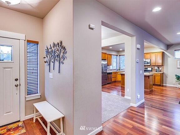 3rd image of 6300 Juanita Cir NE