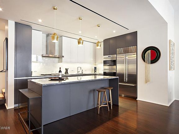 2nd image of 10 Bond St #Townhouse 1