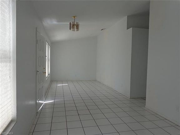 3rd image of 517 SE 17th Ave