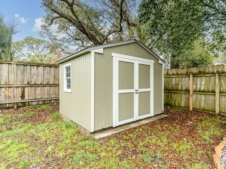 116 Audrey Cir — Photo 32
