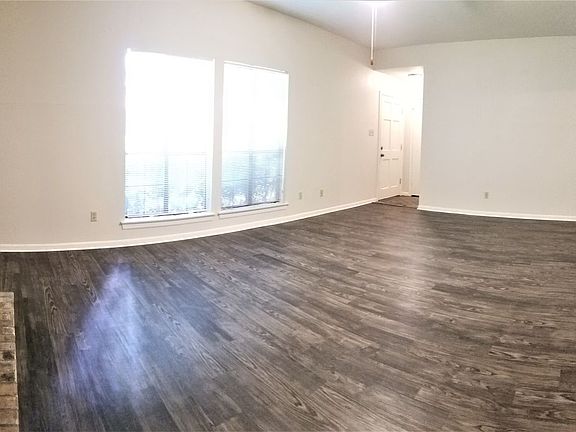 3rd image of 2025 Heatherbrook Dr