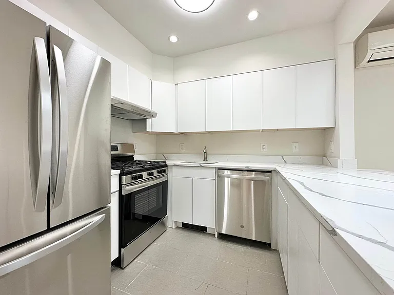 20-21 35th St #2E — Photo 6