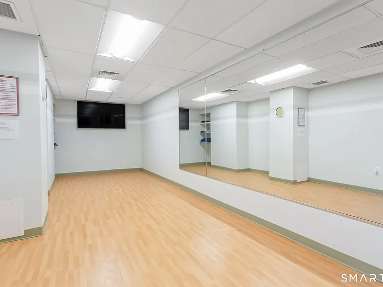 44 Strawberry Hill Ave #7E — Photo 26