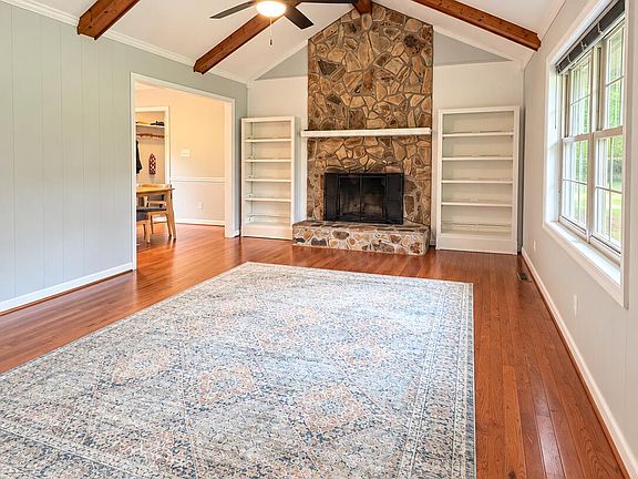 4th image of 566 Howlandville Rd