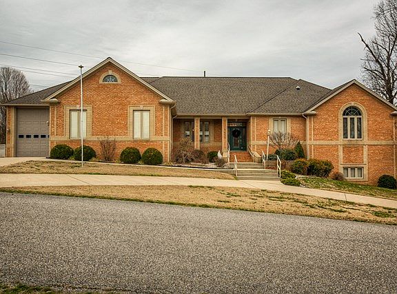 3rd image of 3455 Chur Dr