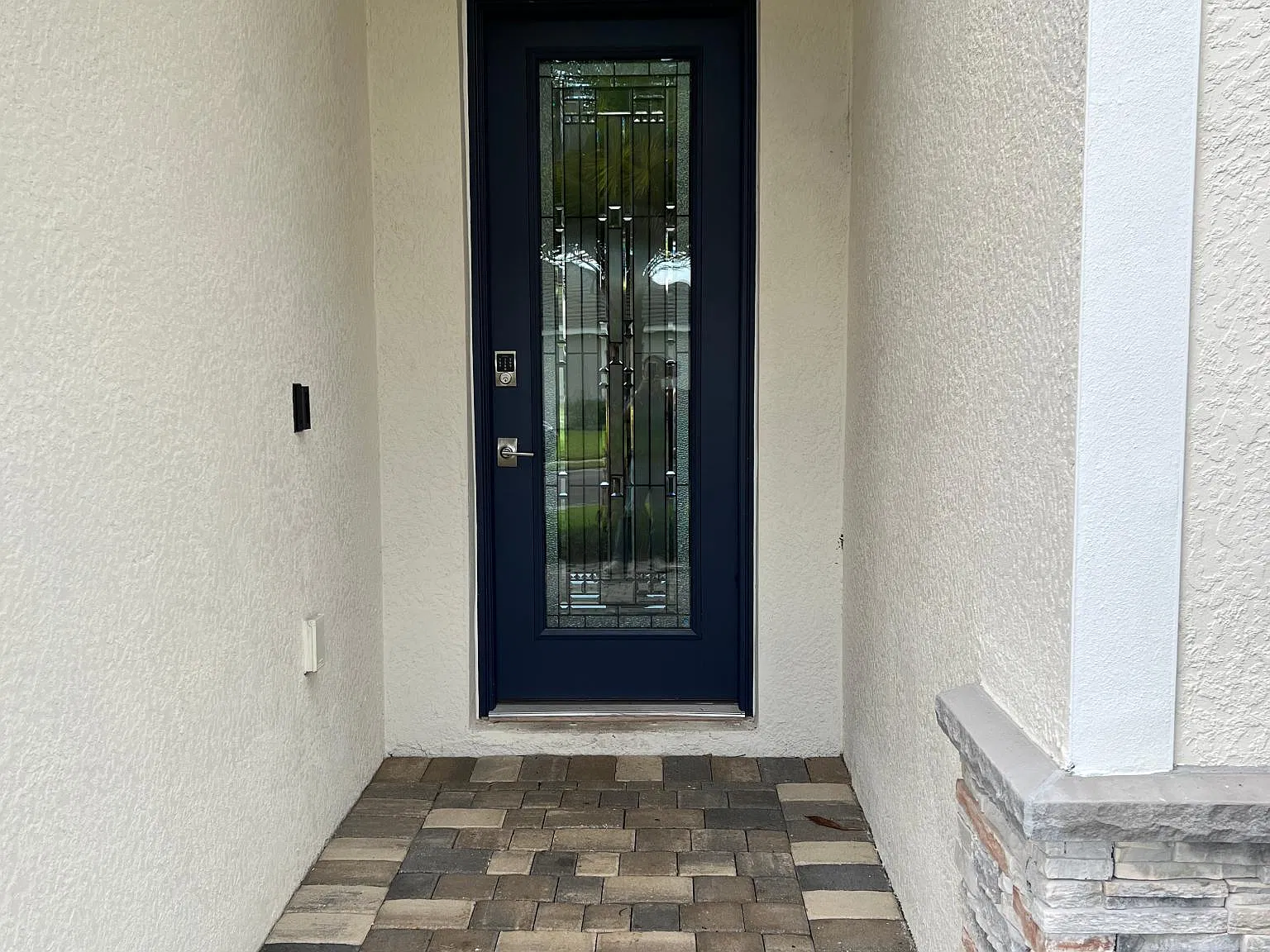 3 bed, 1677 sqft, $2,400 — Photo 2
