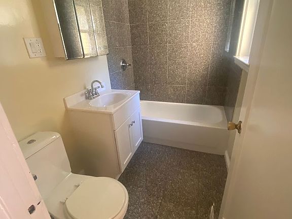 5th image of 452 Oak St APT 2