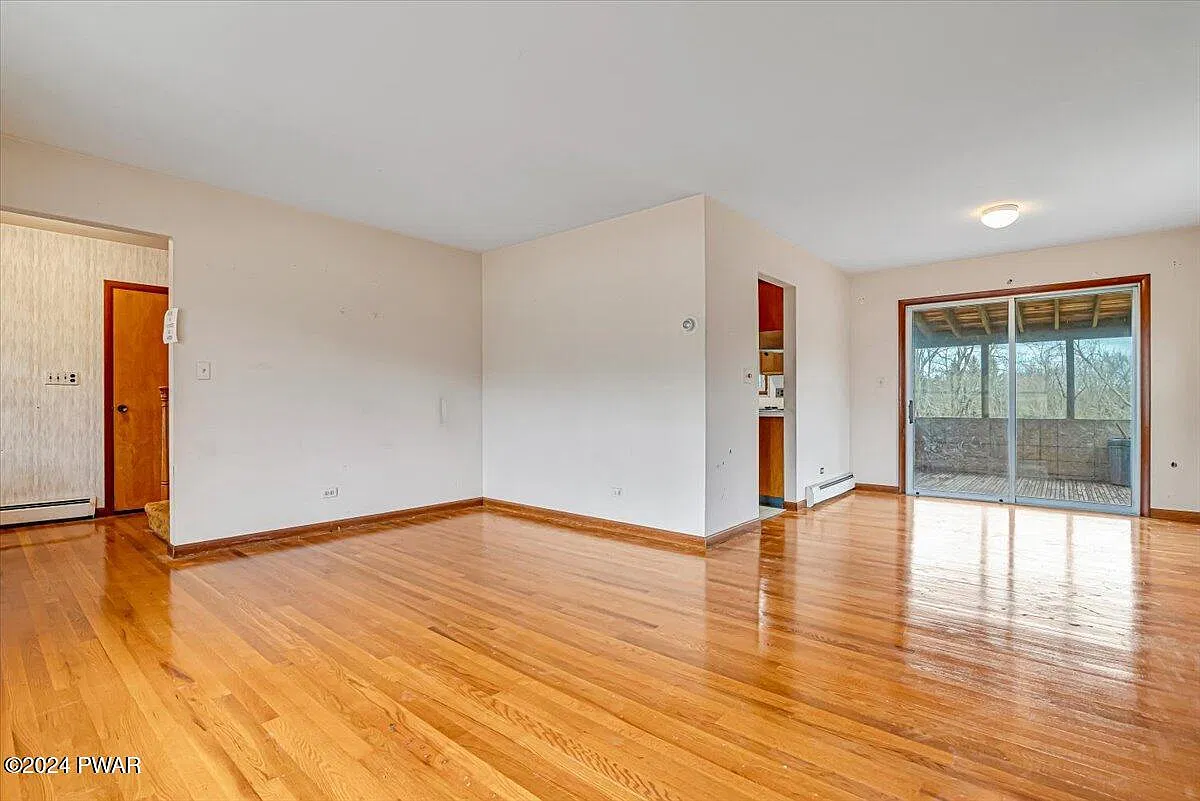 4 bed, 2.0 bath, 1760 sqft, $1,950 — Photo 4