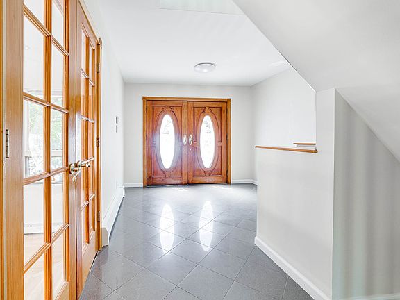 4th image of 705 Edgegrove Ave