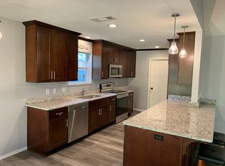 5905 Willow Branch Dr, Arlington, TX 76017