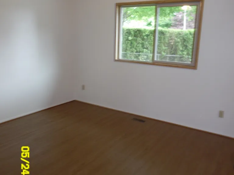 745 SE Alethea Way — Photo 9