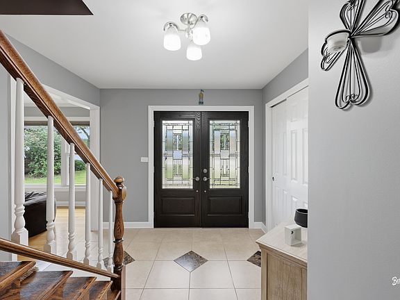 3rd image of 811 Spring Cove Dr