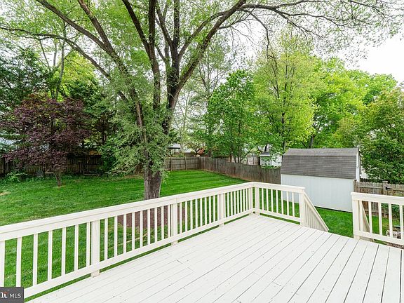 3rd image of 1105 Clarke St